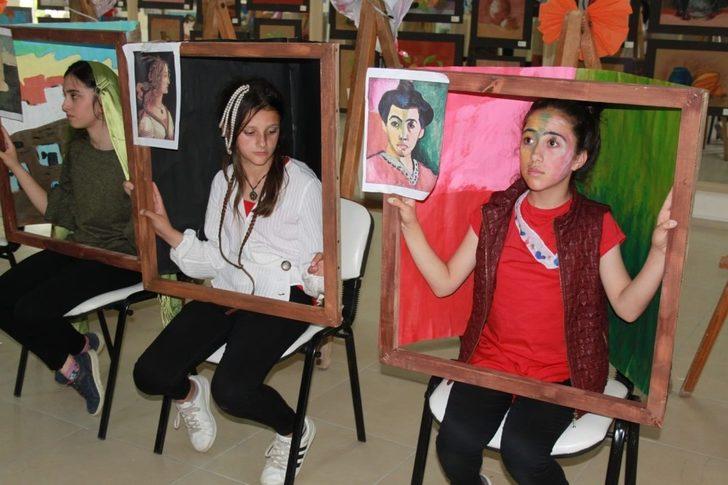 Dünyaca ünlü resimleri canlı canlı sergilediler G5