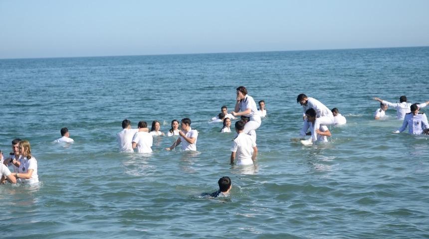 Denizde mezuniyet coşkusu