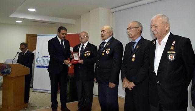 Kıbrıs Barış Harekatı’na katılan Burdurlu 21 gaziye madalya ve beratları törenle verildi