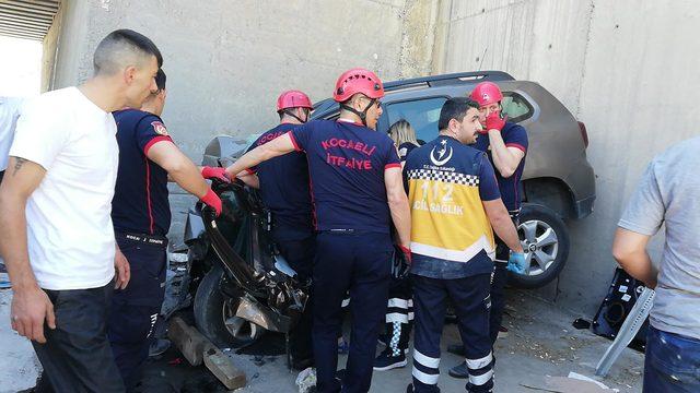 Otomobil köprü ayağına çarptı, sürücü yaralandı