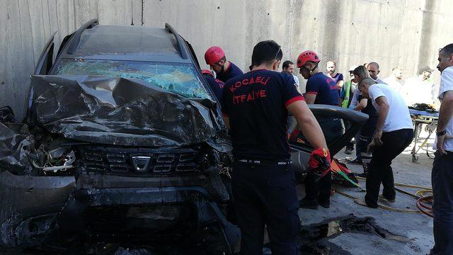 Otomobil köprü ayağına çarptı, sürücü yaralandı