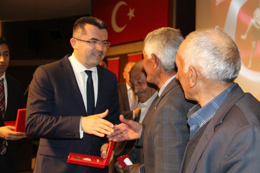 45 yıllık hasret sona erdi; Kıbrıs Gazileri madalyalarına kavuştu