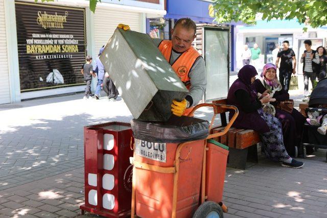 Temizlik sırasında bulduğu altına sahibine ulaştıran işçi ödüllendirildi