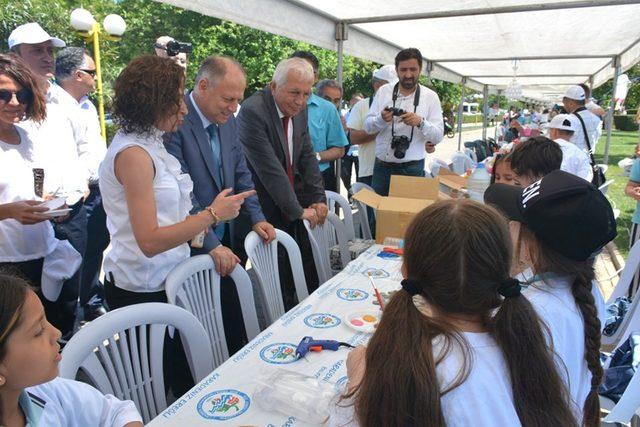 Öğrenciler atıklardan yaptıkları eserlerle sergi düzenledi