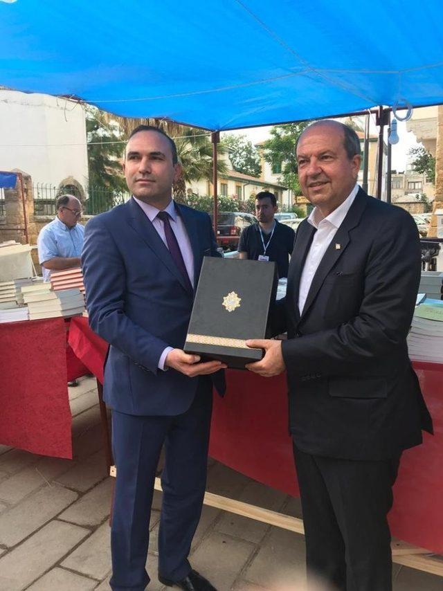 KKTC Başbakanı Ersin Tatar Hala Sultan Kitap Günleri’ni ziyaret etti