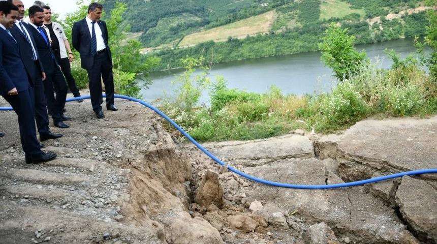 Vali Kaymak, heyelan bölgesini inceledi