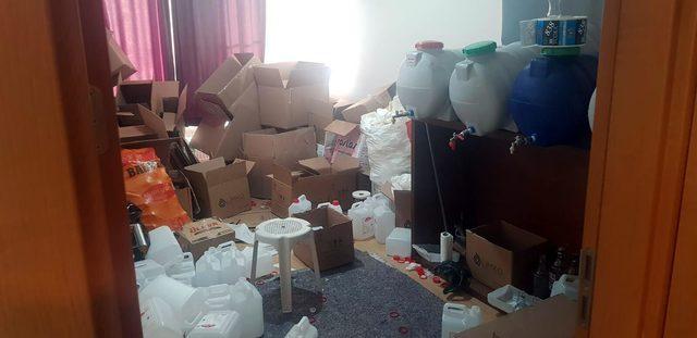 L&uuml;ks daireyi sahte i&ccedil;ki imalathanesine &ccedil;evirmişler 2