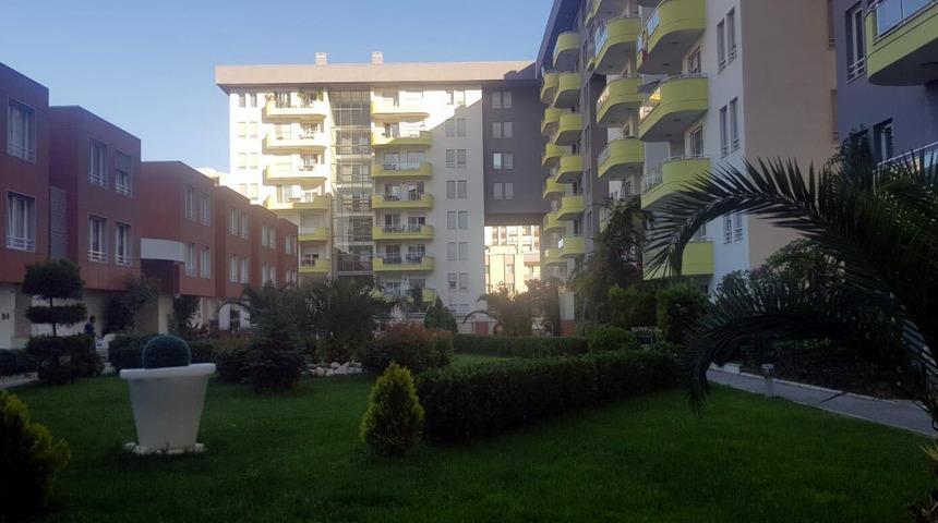 L&uuml;ks daireyi sahte i&ccedil;ki imalathanesine &ccedil;evirmişler