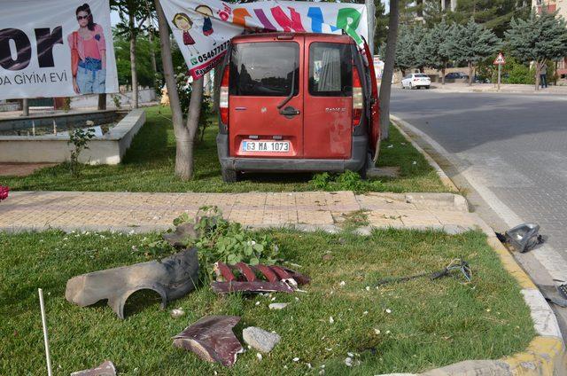 Adıyaman'da hafif ticari araç ile otomobil çarpıştı: 4 yaralı