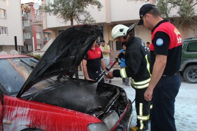 Hareket halindeki araç alev aldı, sürücü canını zor kurtardı