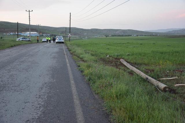 Direğe çarpan otomobilin sürücü yaralandı