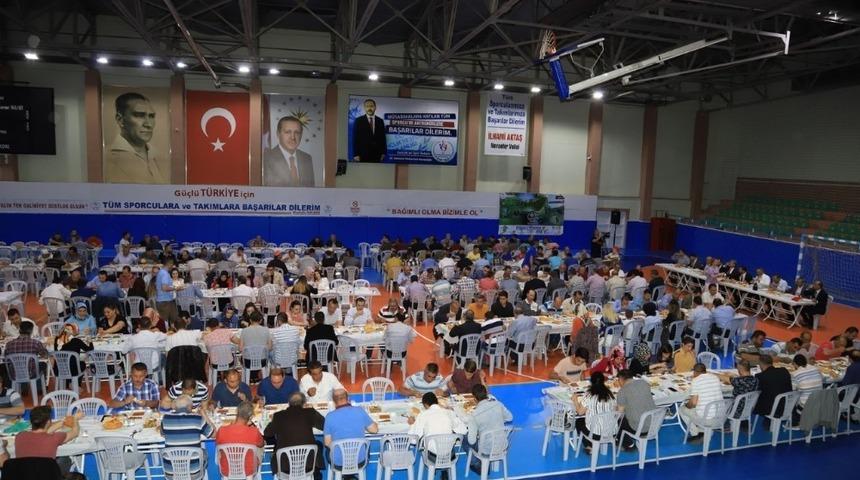 Nevşehir Belediyesi Başkanı Arı, Belediye personelleri ile iftarda buluştu