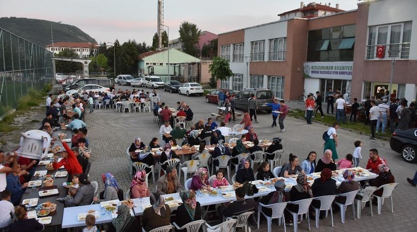 Kızılcahamam g&uuml;reş ailesi iftarda bir arada