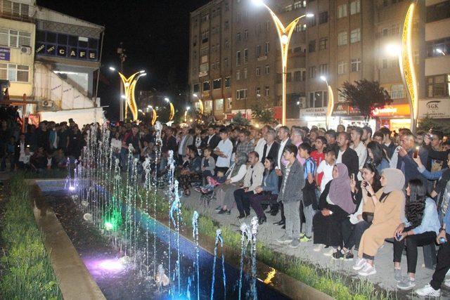 Hakkari’de düzenlenen konser büyük ilgi gördü