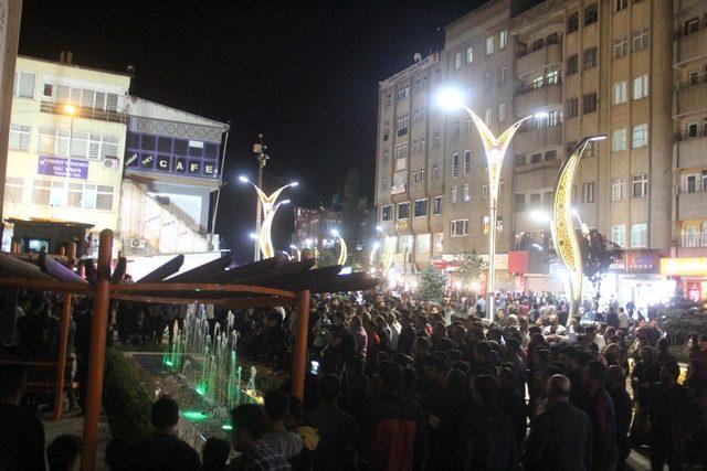 Hakkari’de düzenlenen konser büyük ilgi gördü