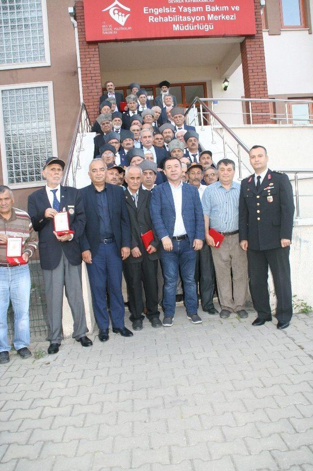 Kıbrıs Gazileri madalya töreninde bir araya geldiler