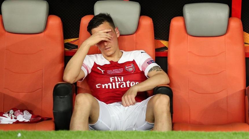 İngiliz basınında Mesut &Ouml;zil yorumları: 'Haftada 350 bin sterlini hak etmiyor'