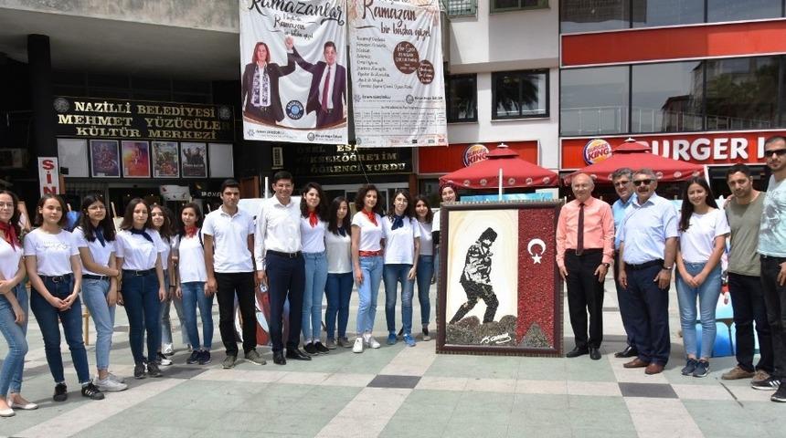 Başkan &Ouml;zcan &ouml;ğrencileri yalnız bırakmadı