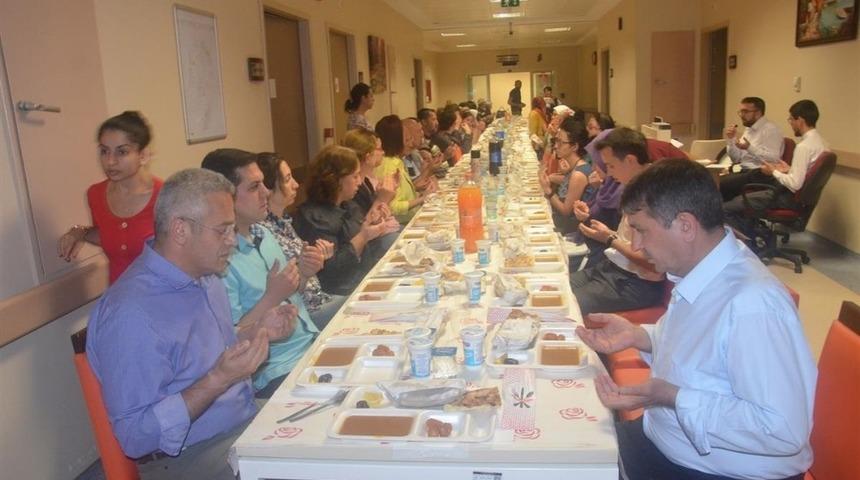 Nazilli Devlet Hastanesi Palyatif Servisi&rsquo;nde iftar programı d&uuml;zenlendi