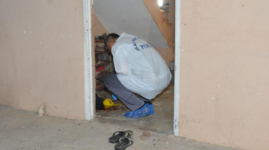 Oğlu tarafından bıçaklanan baba hastanede öldü