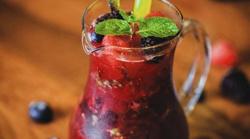 Sadece 5 dakikada hazır: Çilek şerbeti