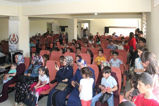 Bitlis Belediyesi, çocukları tiyatro ile buluşturdu