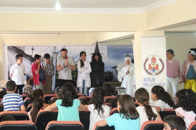 Bitlis Belediyesi, çocukları tiyatro ile buluşturdu