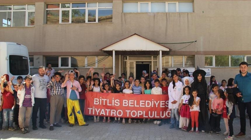 Bitlis Belediyesi, &ccedil;ocukları tiyatro ile buluşturdu