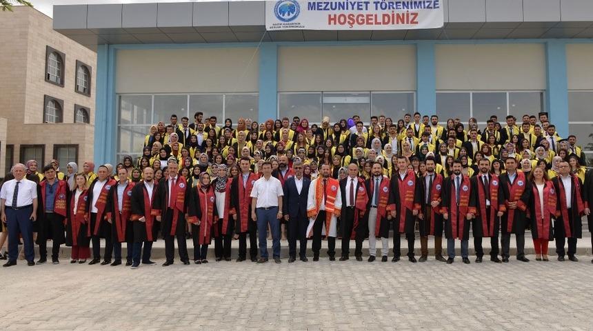 Kazımkarabekir MYO&rsquo;da mezuniyet coşkusu