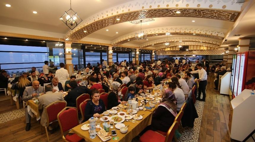 BE&Uuml; ailesi iftarda bir araya geldi