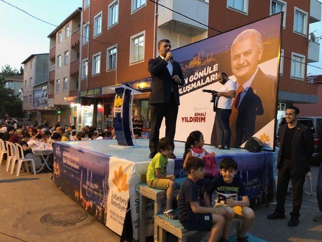 Sultanbeyli’nde binlerce vatandaş Gönül Sofraları’nda iftarını açtı