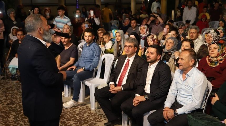 Erzincanlı, okuduğu şiirleriyle vatandaşlara duygu dolu anlar yaşattı