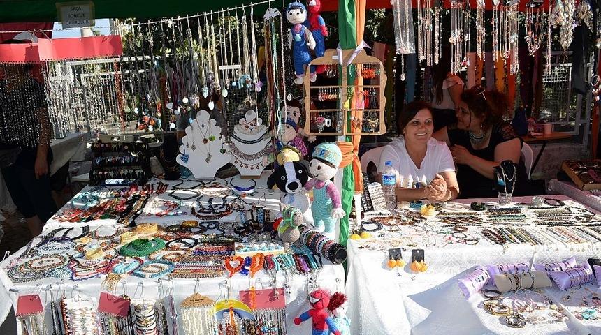 Didim&rsquo;de 12 g&uuml;n s&uuml;recek takı festivalinde el emeği &uuml;r&uuml;nler sergileniyor