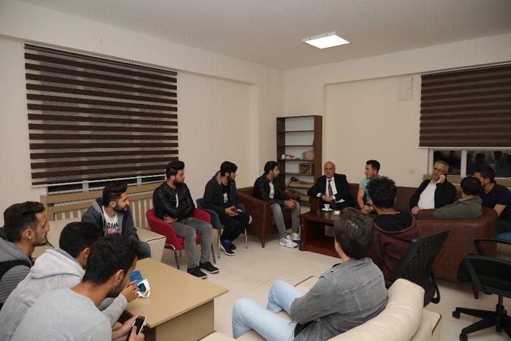 Rektör Prof. Dr. Çomaklı öğrencilerle iftar yemeğinde bir araya geldi G4