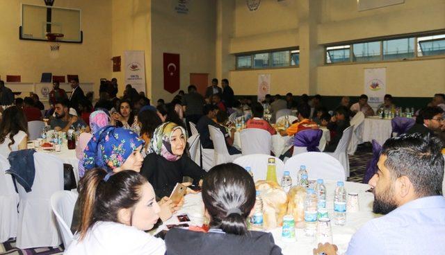 Gençler geleneksel iftar yemeğinde buluştu