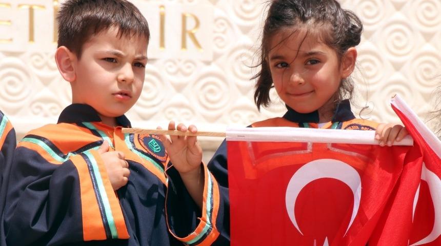 &Ccedil;ankaya&rsquo;nın &ccedil;ocukları Ata&rsquo;nın huzurunda