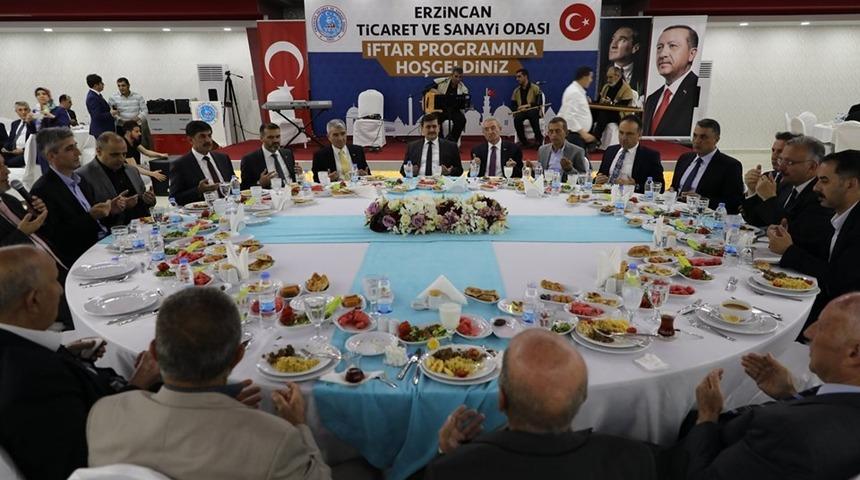 Erzincan Ticaret ve Sanayi Odasının iftarına yoğun ilgi