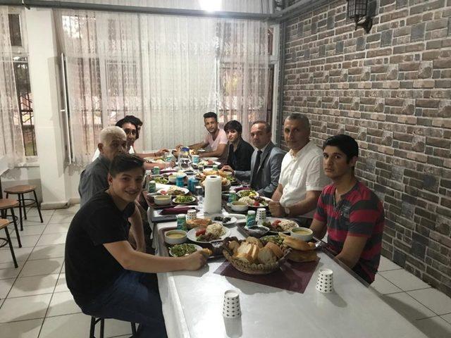 Kaymakam Öner, iftarda öğrencilerle bir araya geldi