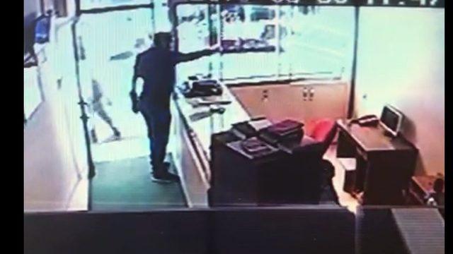 İş yeri sahibi namaz kılarken 30 bin liralık altını çaldı 