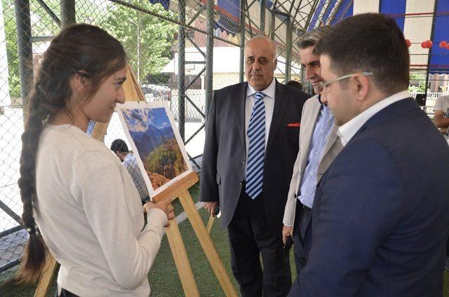 Lise öğrencileri, çektikleri fotoğrafları sergiledi