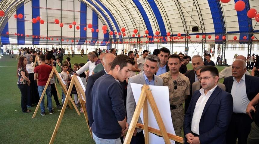 Lise öğrencileri, çektikleri fotoğrafları sergiledi