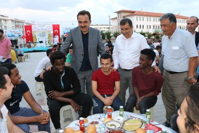 Konya GSİM, yurtta kalan öğrencilere iftar yemeği verdi