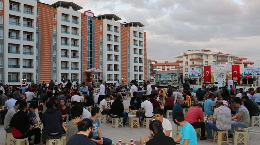 Konya GSİM, yurtta kalan &ouml;ğrencilere iftar yemeği verdi