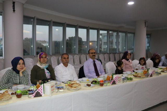 Gördes Kaymakamlığından şehit aileleri ve gazilere iftar