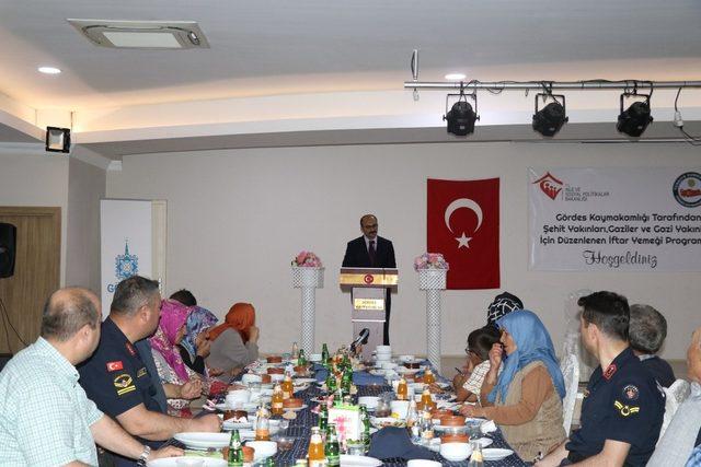 Gördes Kaymakamlığından şehit aileleri ve gazilere iftar