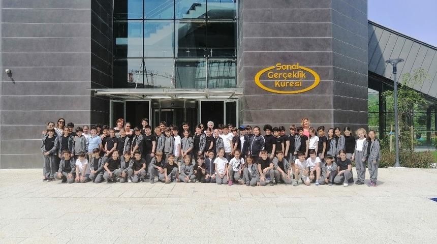 &Ouml;ğrenciler, uzayın derinliklerin yolculuk yaptı