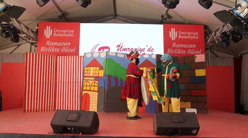 Ramazan&rsquo;ın vazge&ccedil;ilmezi Hacivat-Karag&ouml;z&rsquo;e &Uuml;mraniye&rsquo;de b&uuml;y&uuml;k ilgi