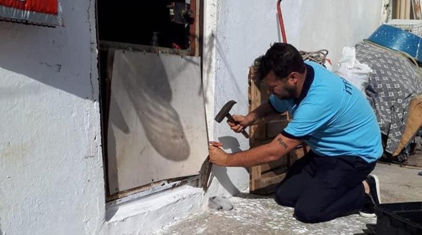 Kafası duvara sıkışan kedi kurtarıldı