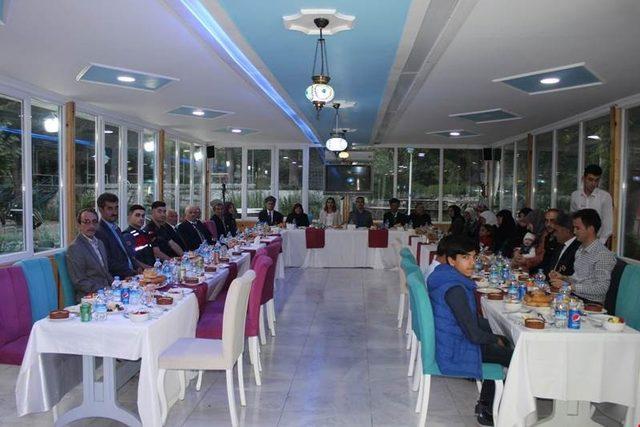 Emet’te şehit yakınları ve gaziler onuruna iftar yemeği