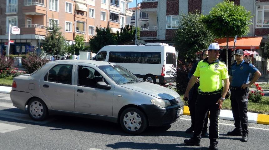 Yaya ge&ccedil;idinde aracın &ccedil;arptığı &ouml;ğrenci yaralandı
